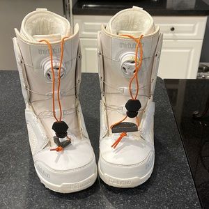 SNOWBOARD BOOTS - Women’s Thirtytwo - size 7 or Euro 37.5